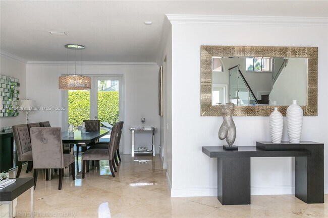 Building Photo - 2564 Jardin Ct