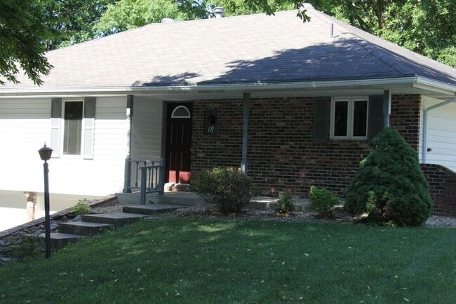 Primary Photo - Beautiful Home in Platte City!
