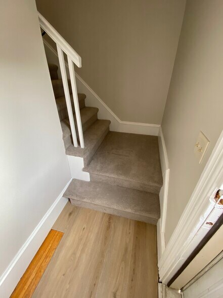 Building Photo - 51 Buckthorne Ave