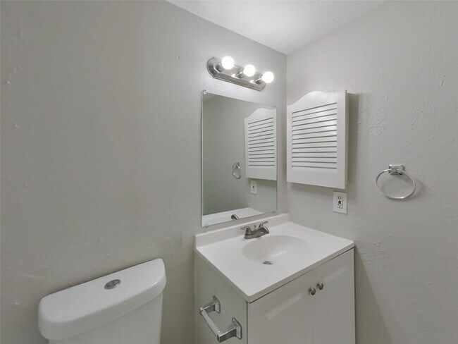 Building Photo - 2806 Quail Run Dr