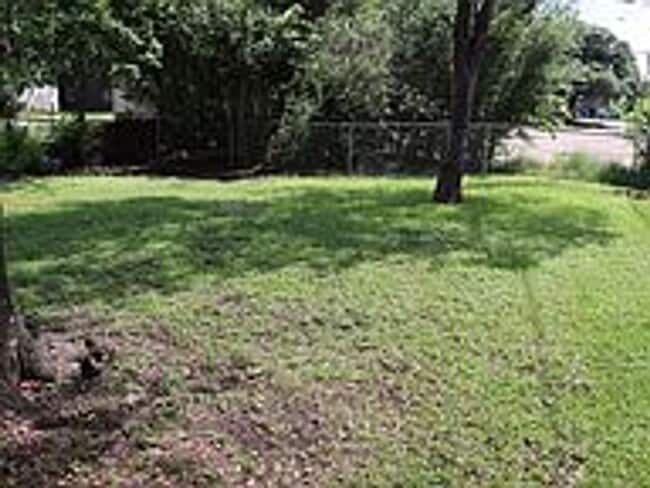 Building Photo - August Move In! Updated 1 bed/1 bath in Br...