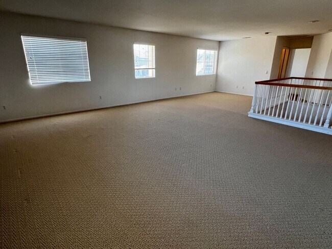 Building Photo - Spacious 4-Bedroom Murrieta Home with Loft & 3-Car Garage