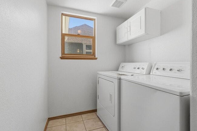 Building Photo - 4 Bed 2.5 Bath Home in Plum Creek of Castle Rock