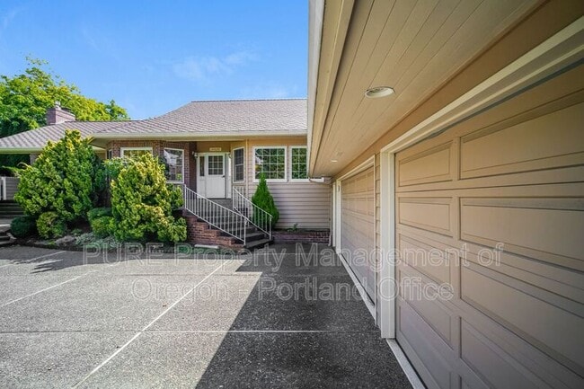 Building Photo - 14020 SW 158th Terrace
