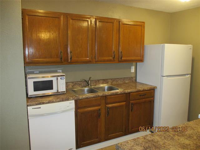 Building Photo - 553 Hanover Dr