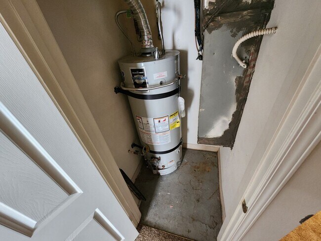 Building Photo - Fantastic, well maintained 2 bedroom condo.