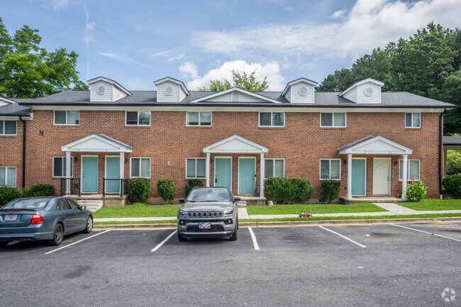 Building Photo - Palace Gate