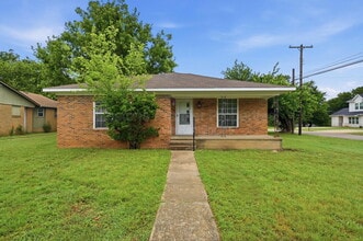 Building Photo - 1703 W Elm St