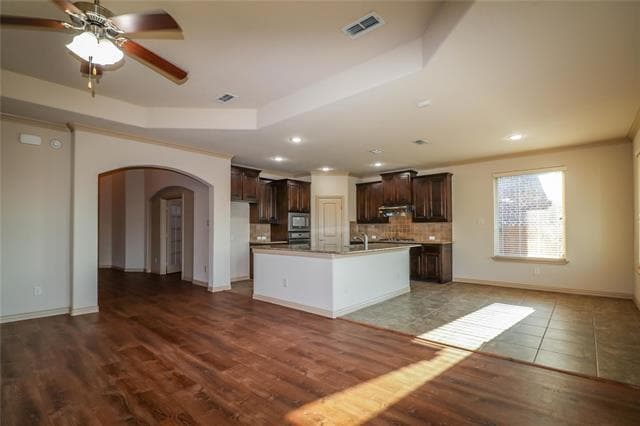 Building Photo - 6805 San Fernando Dr