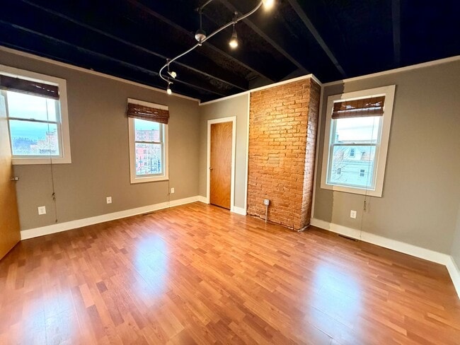 Building Photo - 3947 Mintwood St