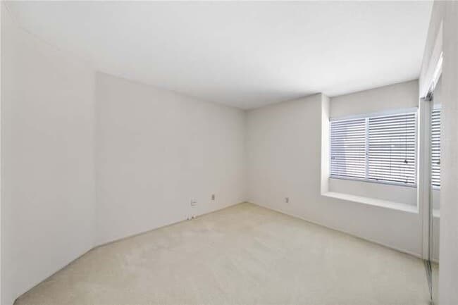 Building Photo - 4930 Frazee Rd
