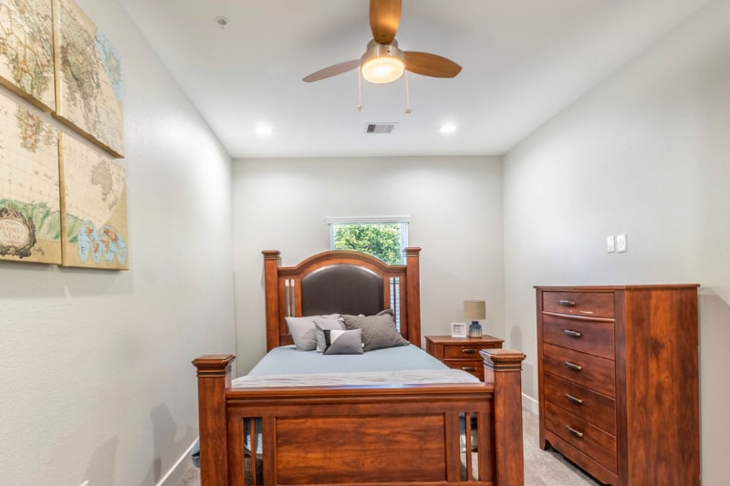 Building Photo - 144 W 5th St