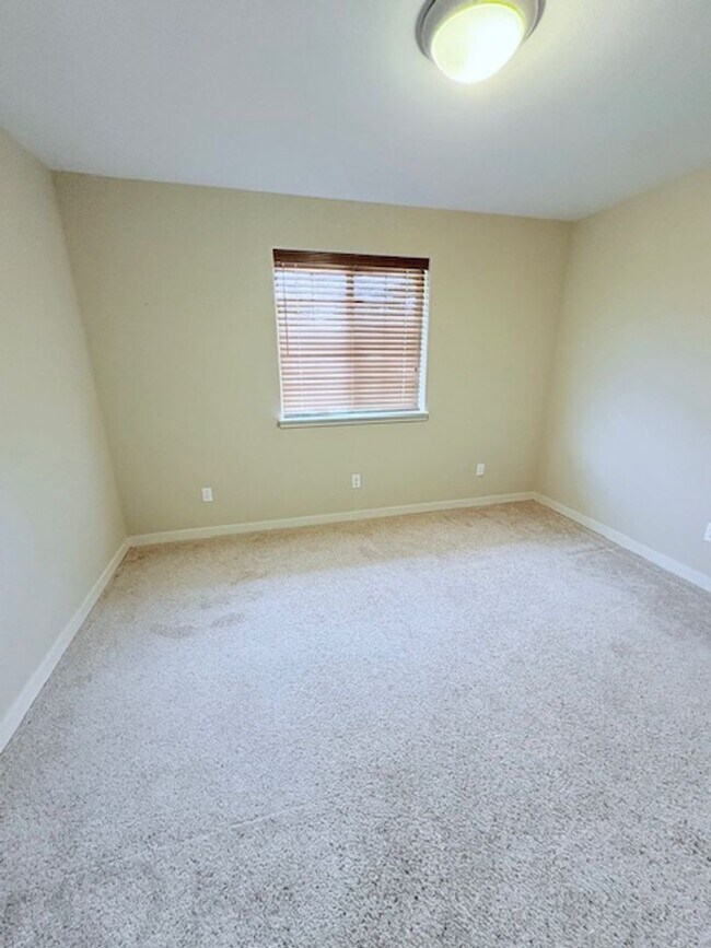 Building Photo - Stunning 3-Bedroom, 2-Bath Home with Lake Views!