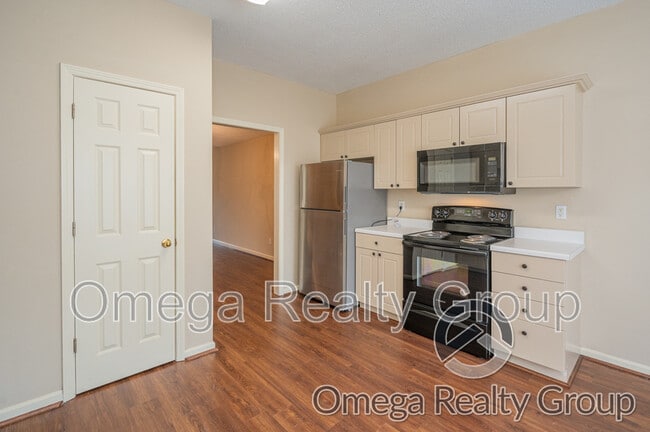 Building Photo - 1934 Live Oak Trce