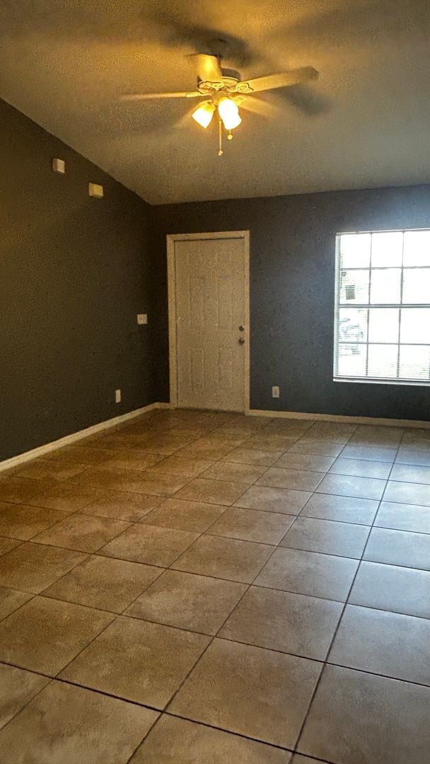 Building Photo - Charming 3-Bedroom Home with Screened Lana...