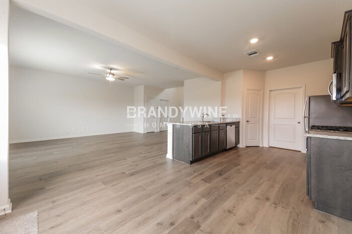 Building Photo - 9613 Klondike Dr