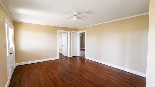 Building Photo - 897 Sidonia Rd