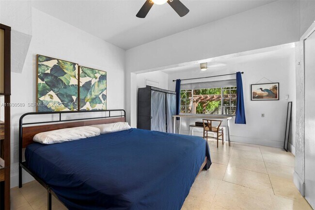 Building Photo - 555 NE 73rd St