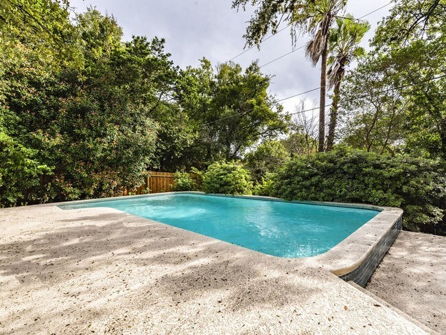 Building Photo - 9305 Springwood Dr