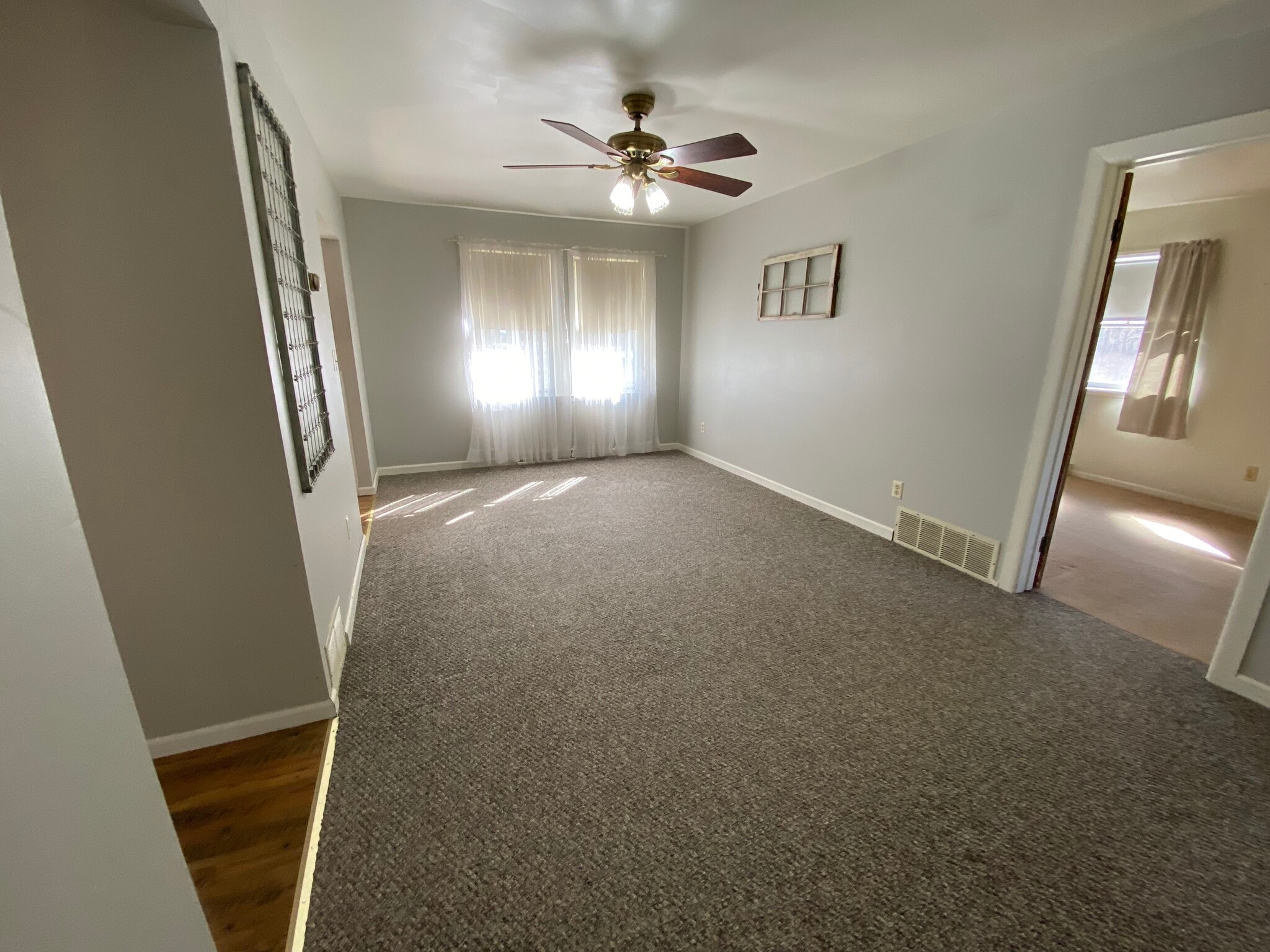 Living room - 7012 W 138th Ln