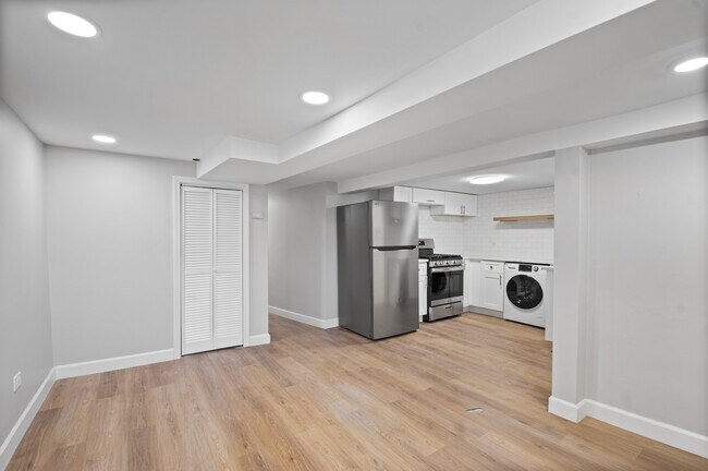 Building Photo - 3751 N Clifton Ave