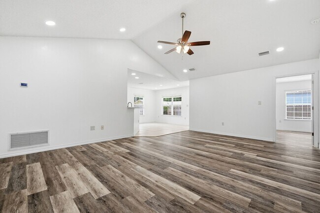 Building Photo - Renovated Home in Niceville!