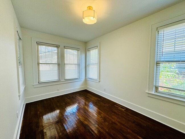 Building Photo - Available this Summer!! Beautiful 3 bed, 2 bath home located in Ardsley Park in Savannah, Ga!!