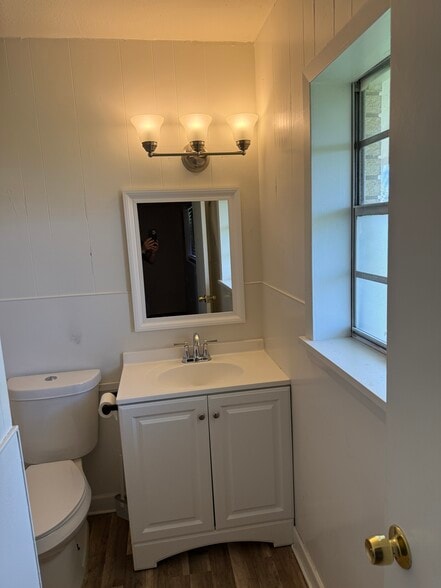Bath vanity - 406 Hialeah Ave