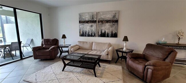 Building Photo - 2168 Gardenia Ave