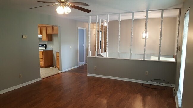 Building Photo - Large Home with Beautiful Mountain Views