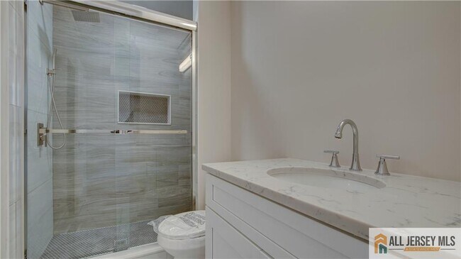 Building Photo - 16A Alexander Hamilton Ct