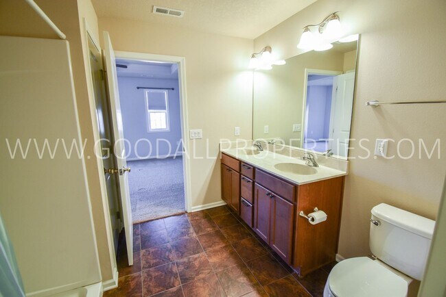 Building Photo - 4 Bedroom 3.5 Bath in Waukee