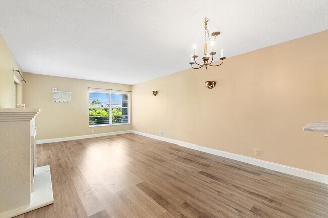 Building Photo - 12015 Greenway Cir S