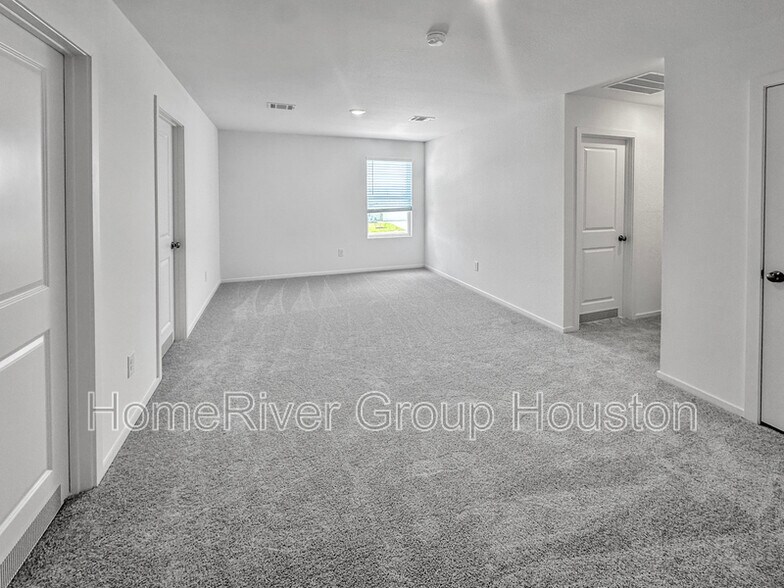 Building Photo - 317 Kim Ln