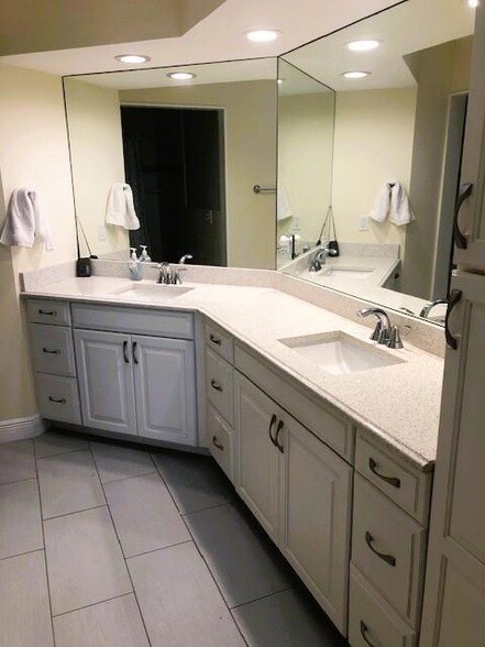 Building Photo - 6102 SE Landing Way