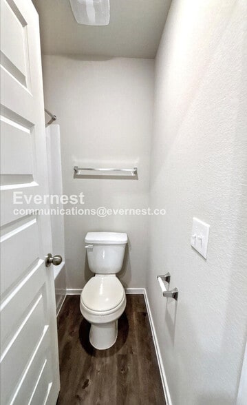 Building Photo - 5923 Hollyhock Ln