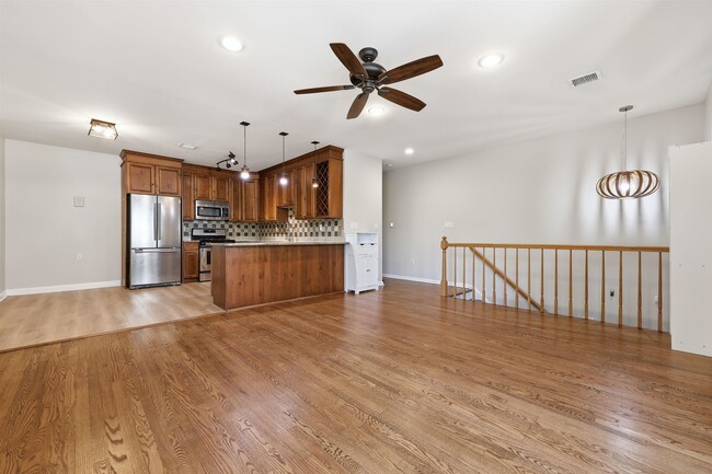 Building Photo - 215 St Michaels Walk