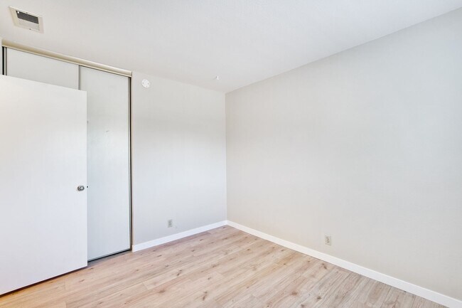 Building Photo - 6651 Bunker Hill Ct