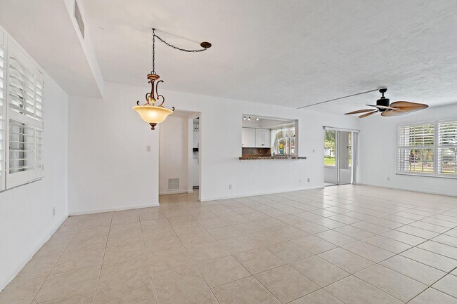 Building Photo - 5570 Tamberlane Cir