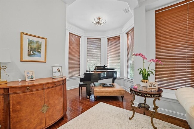 Building Photo - 500 Konstanty Cir