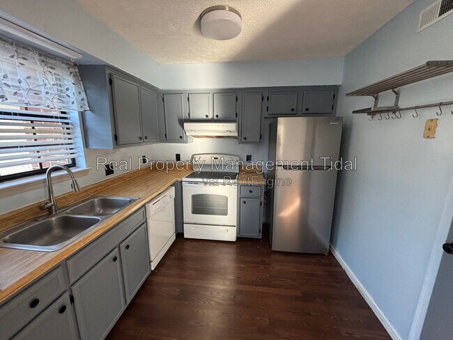 Building Photo - 361 Circuit Ln