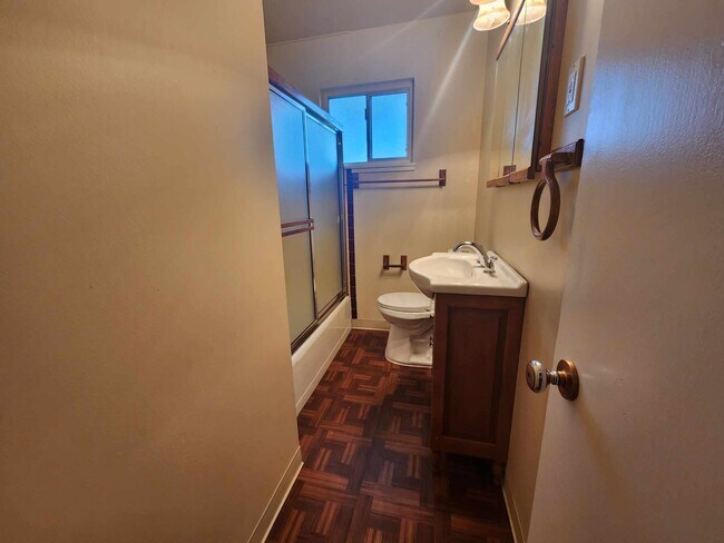 Building Photo - 1639 Debra Ln