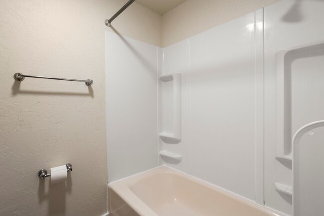 Building Photo - Two Bedroom Appleton House