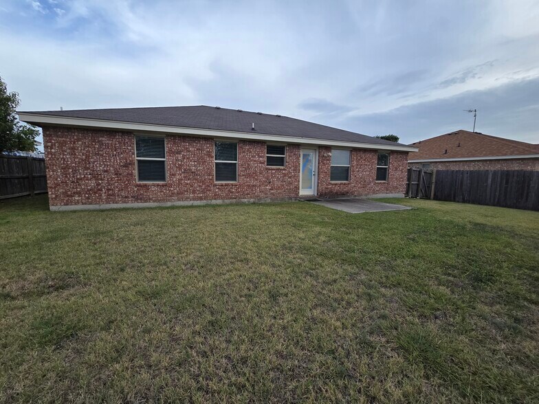 Building Photo - 3414 Logsdon St