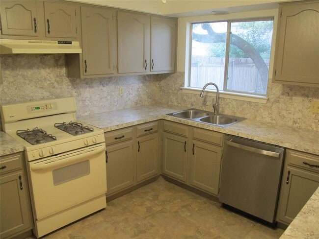 Building Photo - 4206 Harcourt Dr