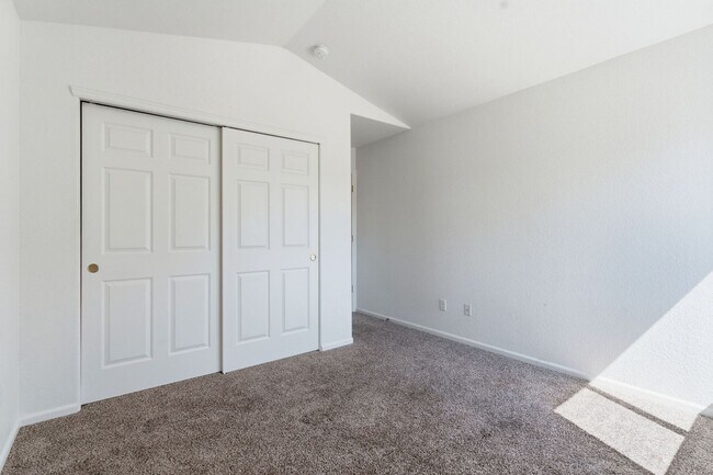 Building Photo - 802 Waterglen Dr