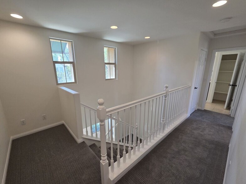 Building Photo - 60 Keepsake