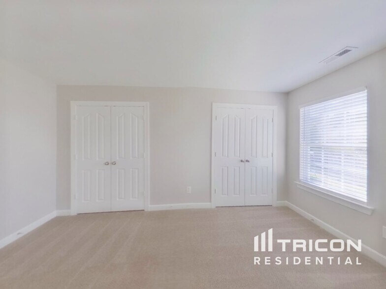 Building Photo - 2625 Sierra Chase Dr