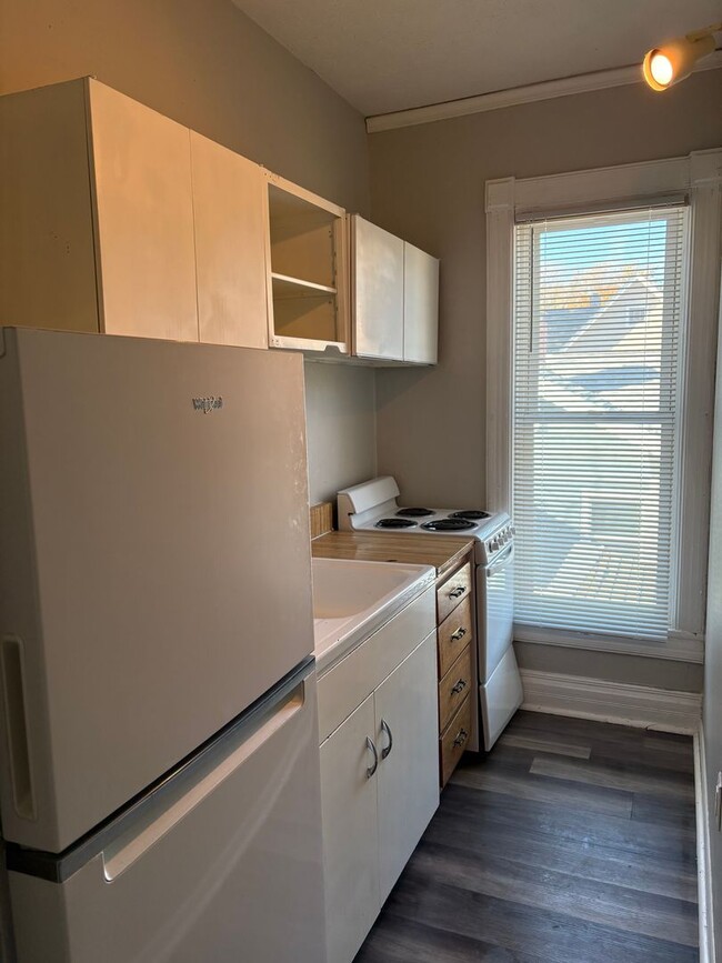 Building Photo - 2147 C St