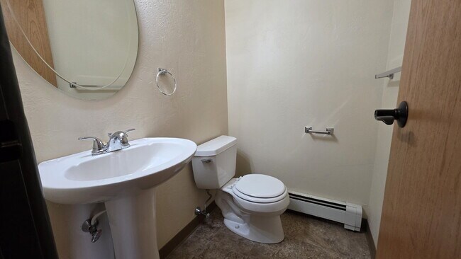Building Photo - Spacious 2-Bedroom Townhouse w/ Water Incl...